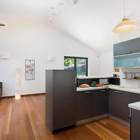 Drenje Sleeps 6 With Pool Air Con And Wifi Willa *